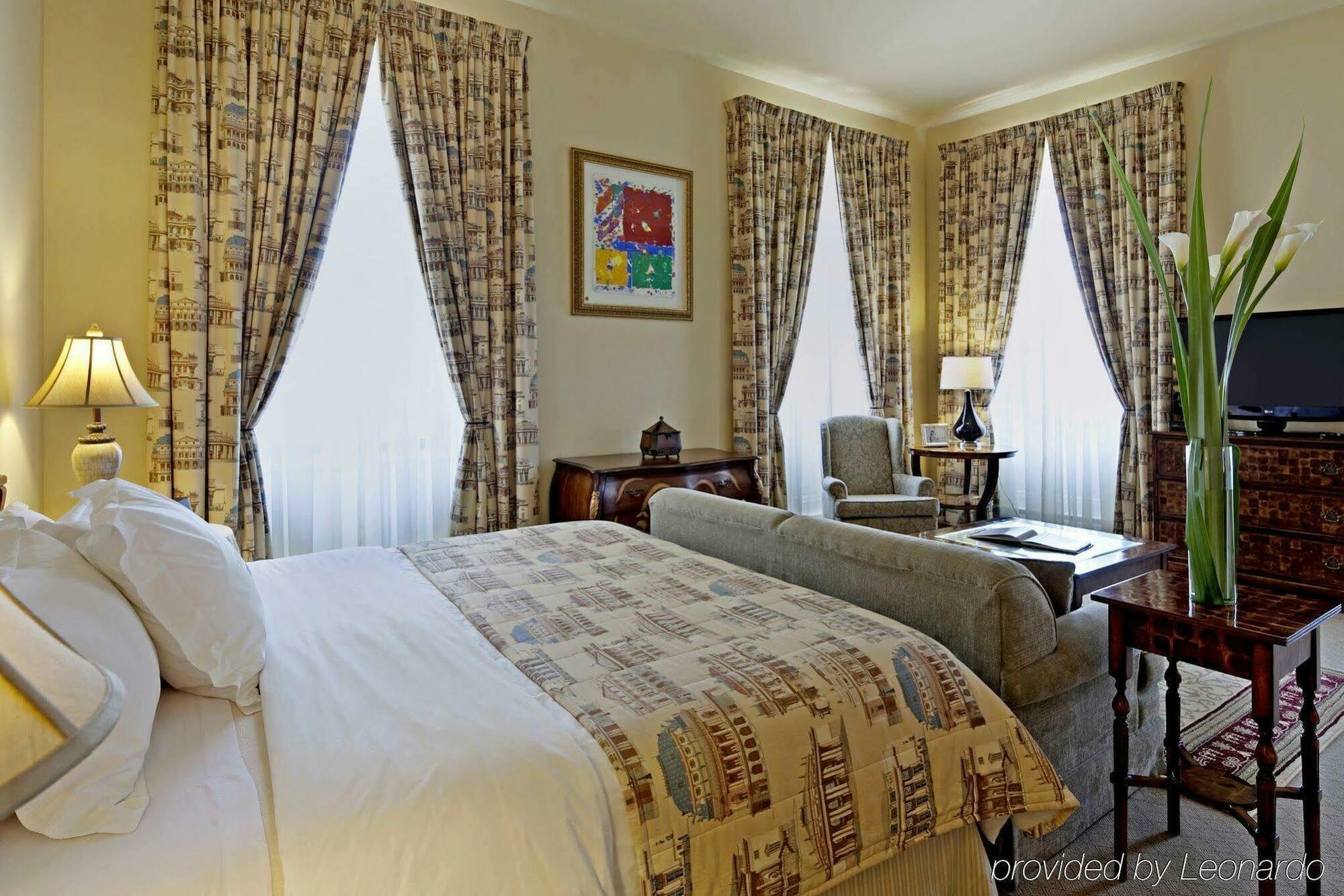 Lhotel Montreal Room photo
